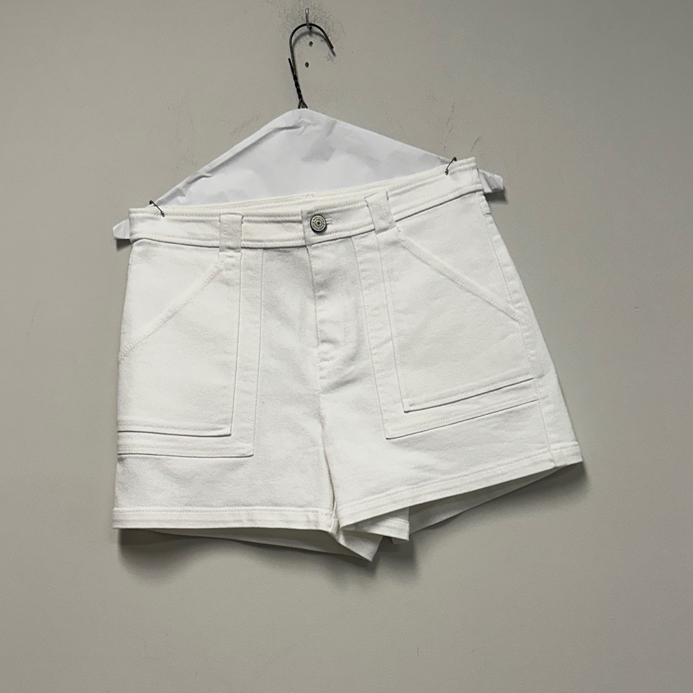 Cinq à Sept White Cargo Shorts - Picture 1 of 5